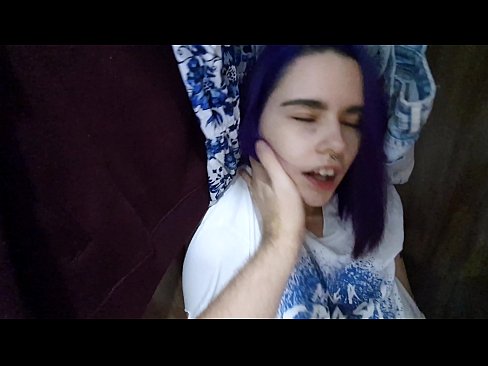 ❤️ Leidsin oma õe kapist ja aitasin tal cumida Seks at porn et.pornpicslove.ru ❌❤